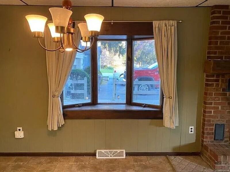 3413 Lincoln Hwy E - Photo 3 of 18