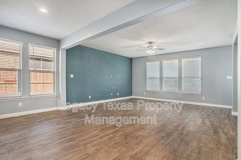 1912 Albany Ln - Photo 4 of 17