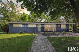 featured image of 804 Village Trail Dr