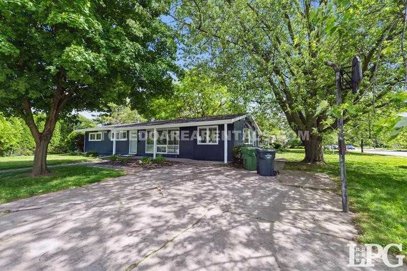 804 Village Trail Dr - Photo 4 of 45