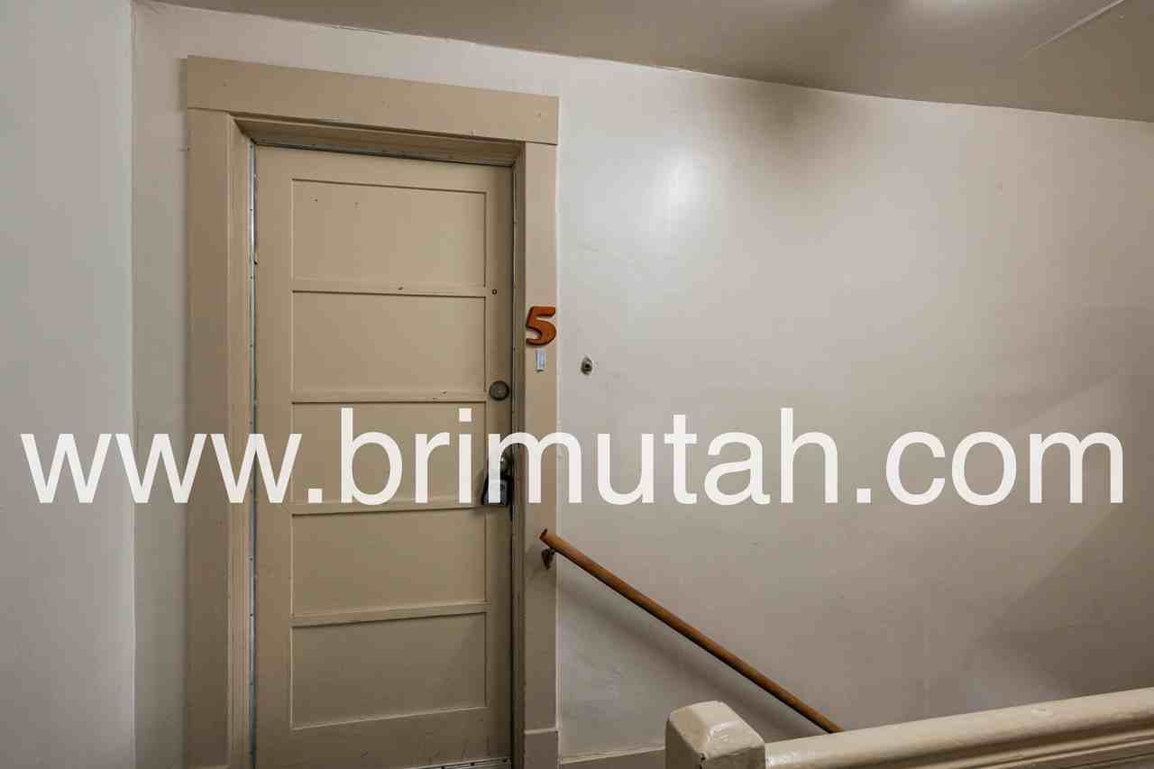 368 S. University St. - Photo 2 of 24