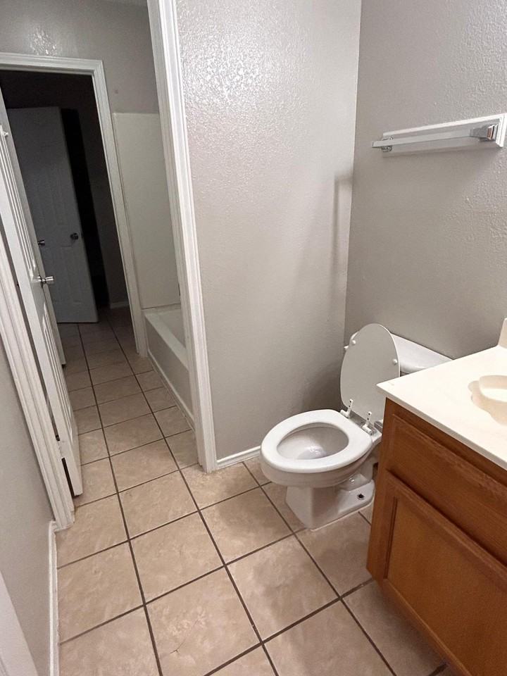 Las Violetas Apartments - Photo 6 of 50