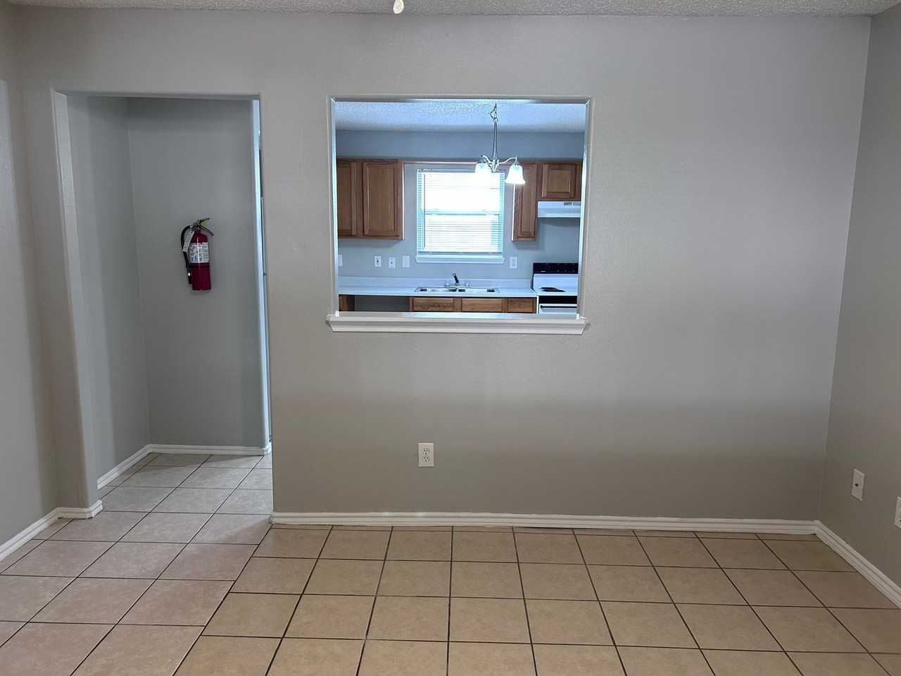 Las Violetas Apartments - Photo 4 of 12