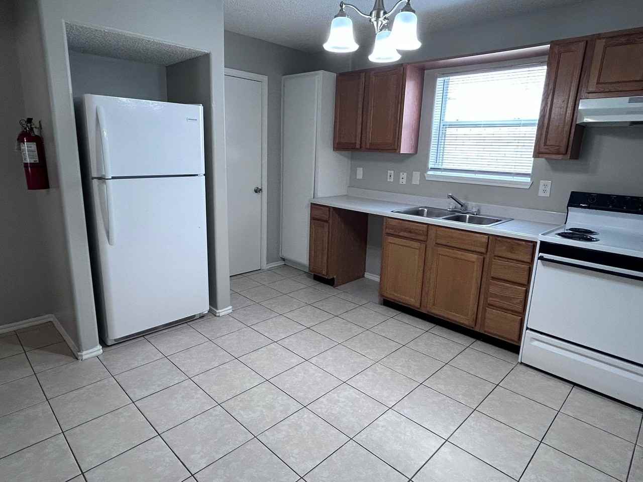 Las Violetas Apartments - Photo 5 of 12