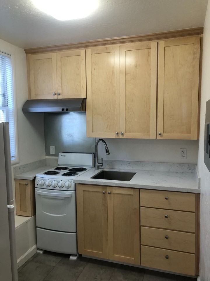 2415 Virginia St - Photo 3 of 10