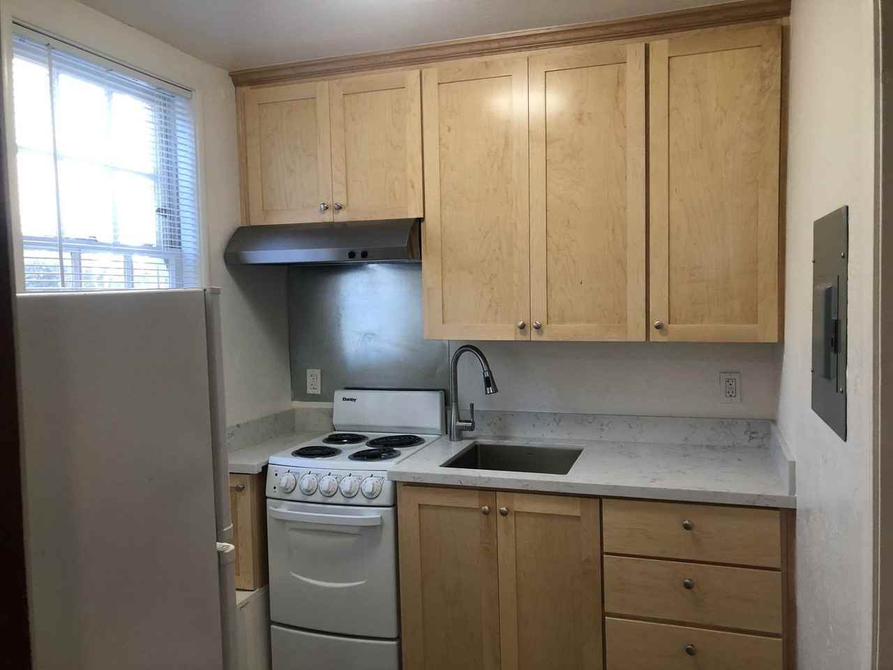 2415 Virginia St - Photo 5 of 10