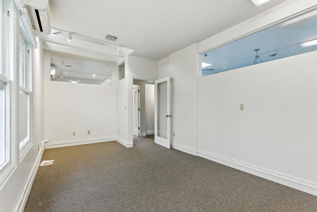 902 NW 23rd Ave - Photo 6 of 21