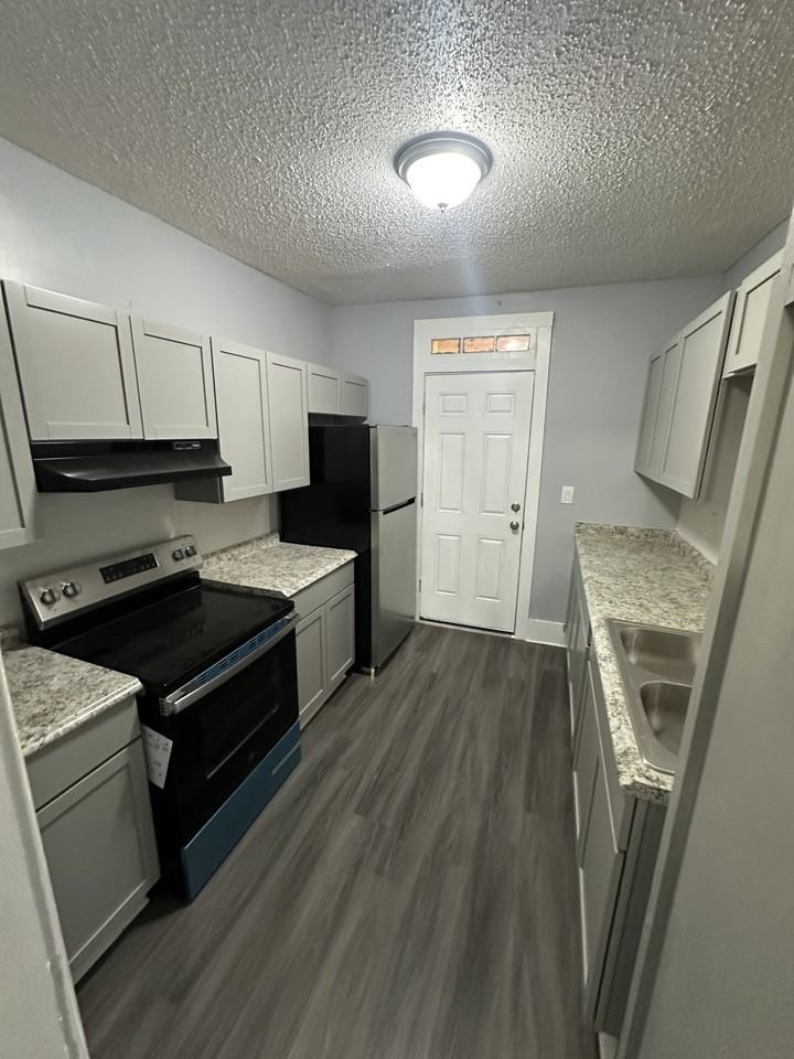 835 East Buchtel Avenue - Photo 6 of 13