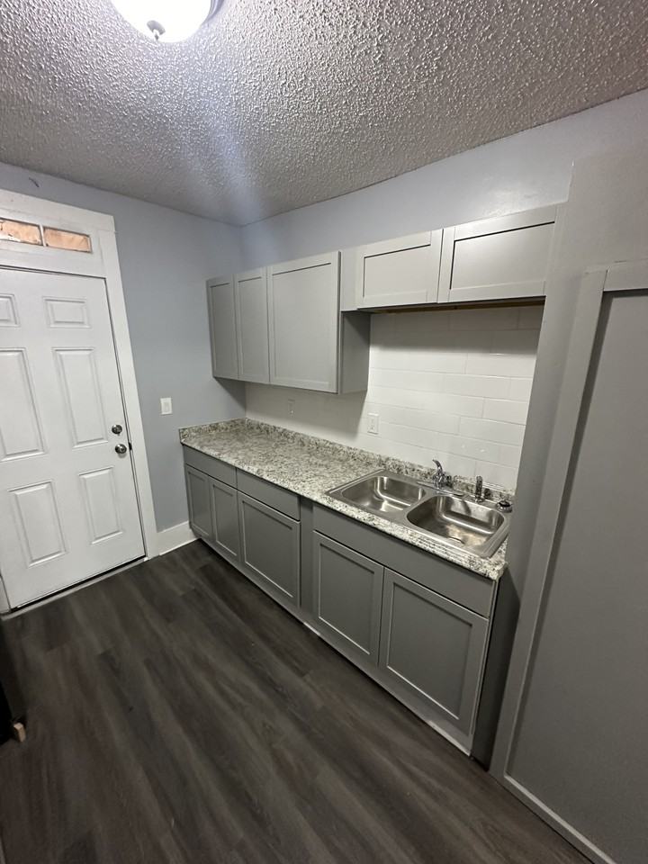 835 East Buchtel Avenue - Photo 7 of 13