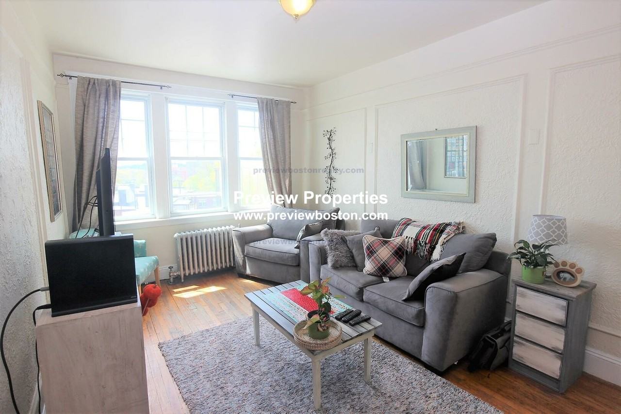 Commonwealth Ave #32 - Photo 5 of 15