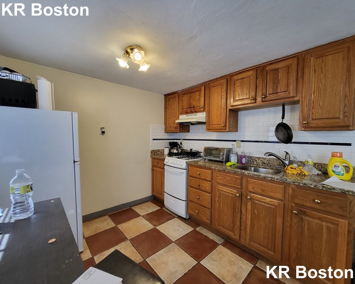 Gordon St #G2 - Photo 2 of 27