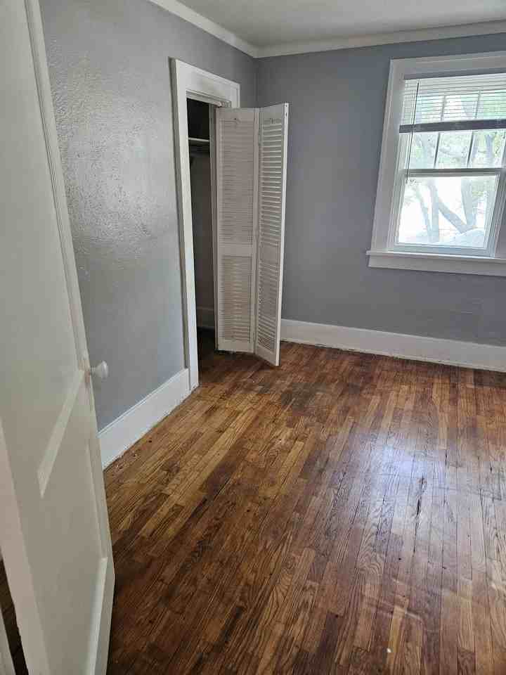 1602 West University Avenue - Photo 3 of 15