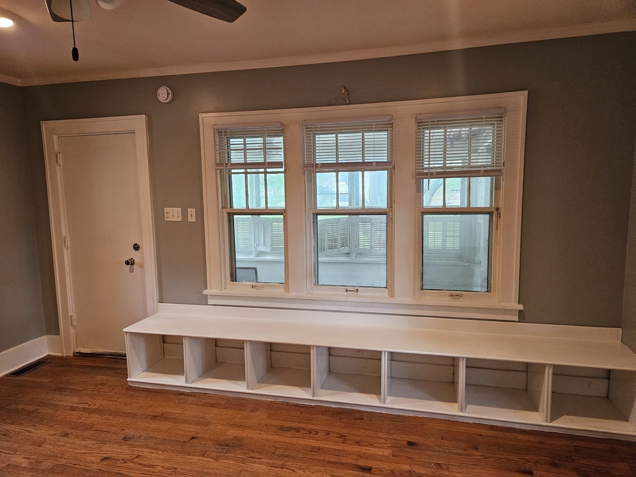 1602 West University Avenue - Photo 2 of 15