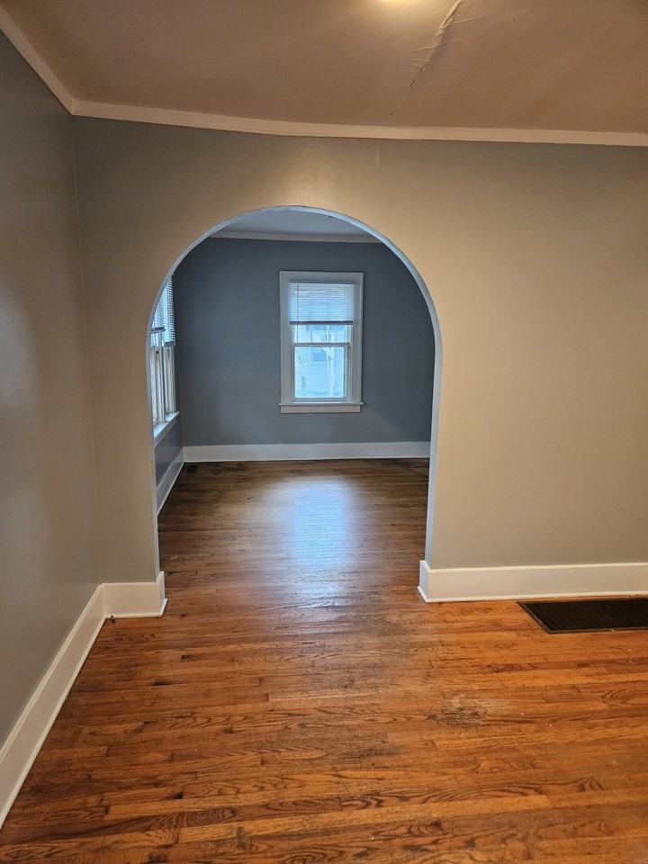 1602 West University Avenue - Photo 4 of 15