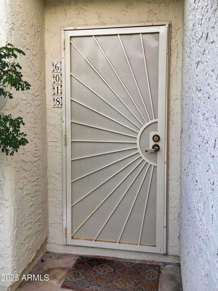 6018 N 79th St - Photo 3 of 24