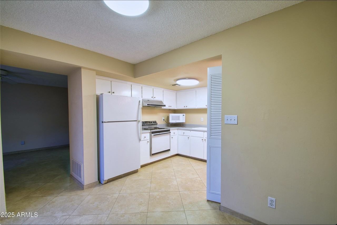 6018 N 79th St - Photo 7 of 24