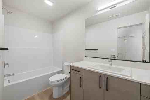 4621 King Ave W #102AND105 - Photo 7 of 10