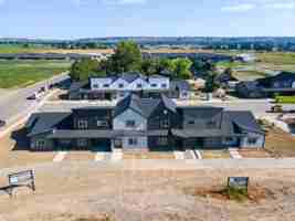 featured image of 4621 King Ave W