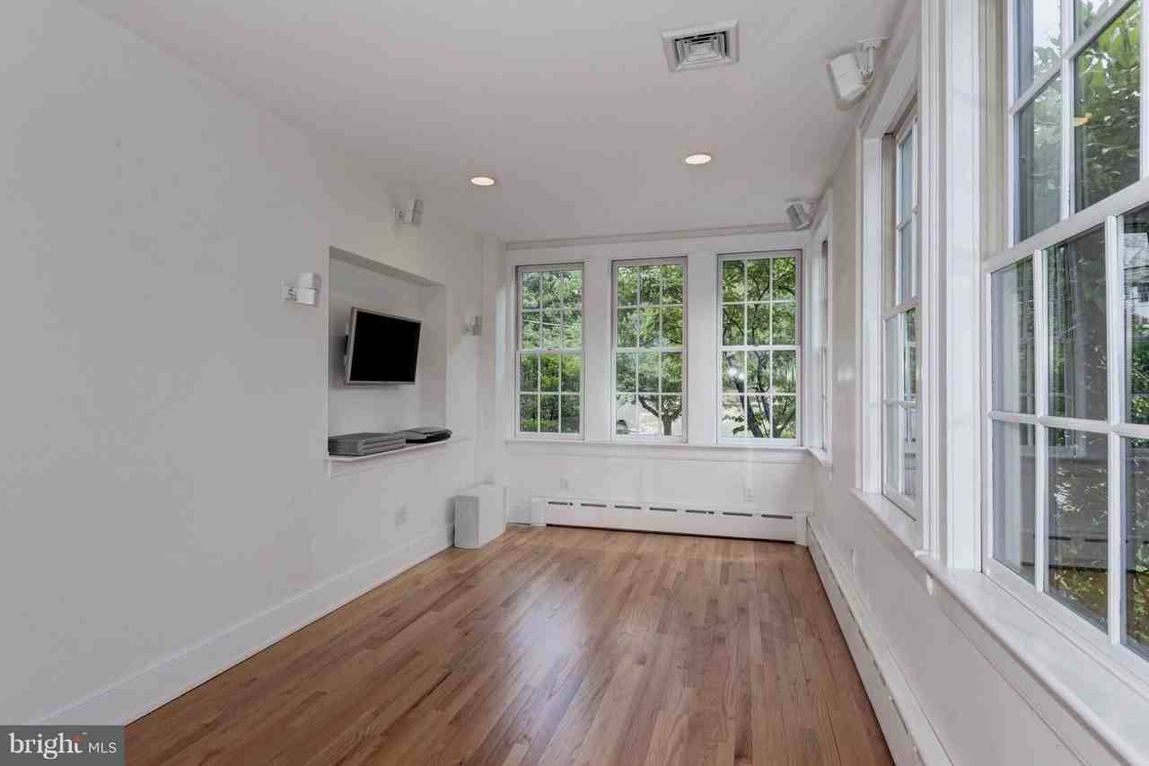 4706 32nd St N - Photo 7 of 30