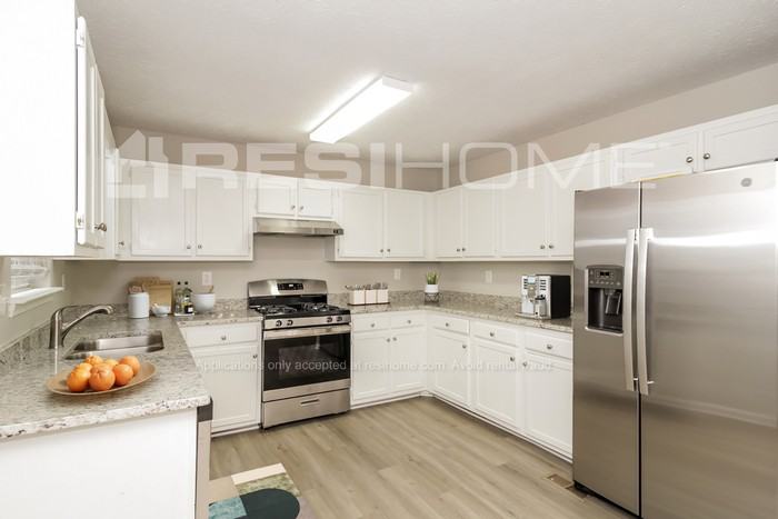 2720 Stonegate Dr - Photo 3 of 18