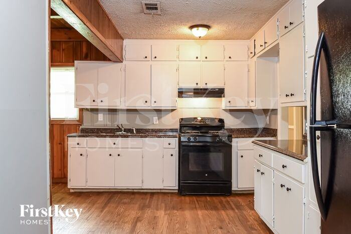 185 Long Dr Sw - Photo 3 of 7