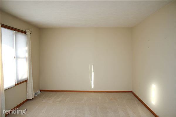 8472 Meadowbrook Dr - Photo 2 of 14