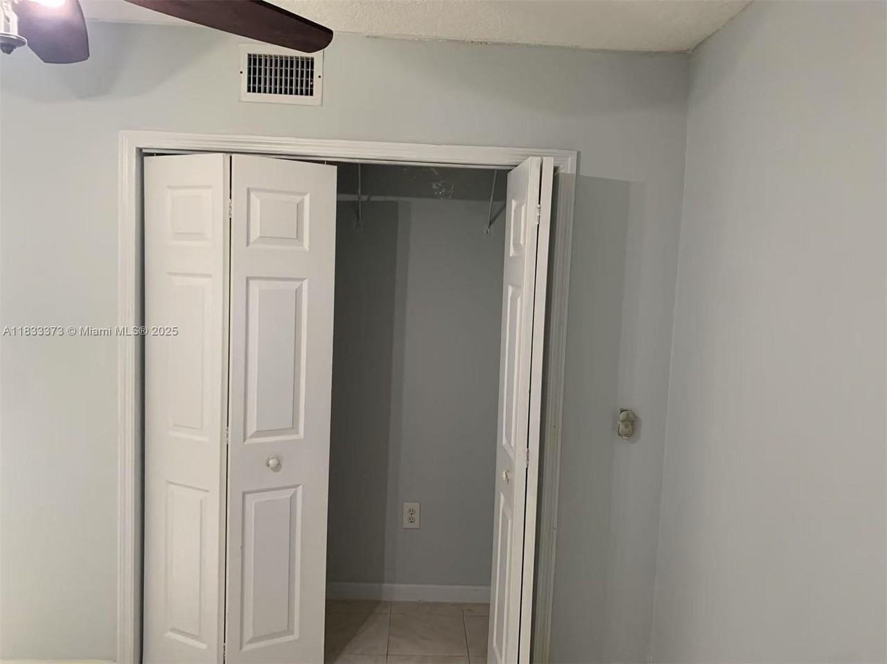 1062 W 42nd Pl #41 - Photo 2 of 8