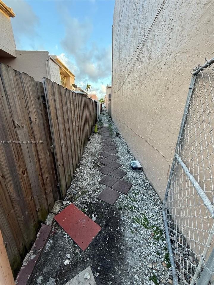 1062 W 42nd Pl #41 - Photo 7 of 8