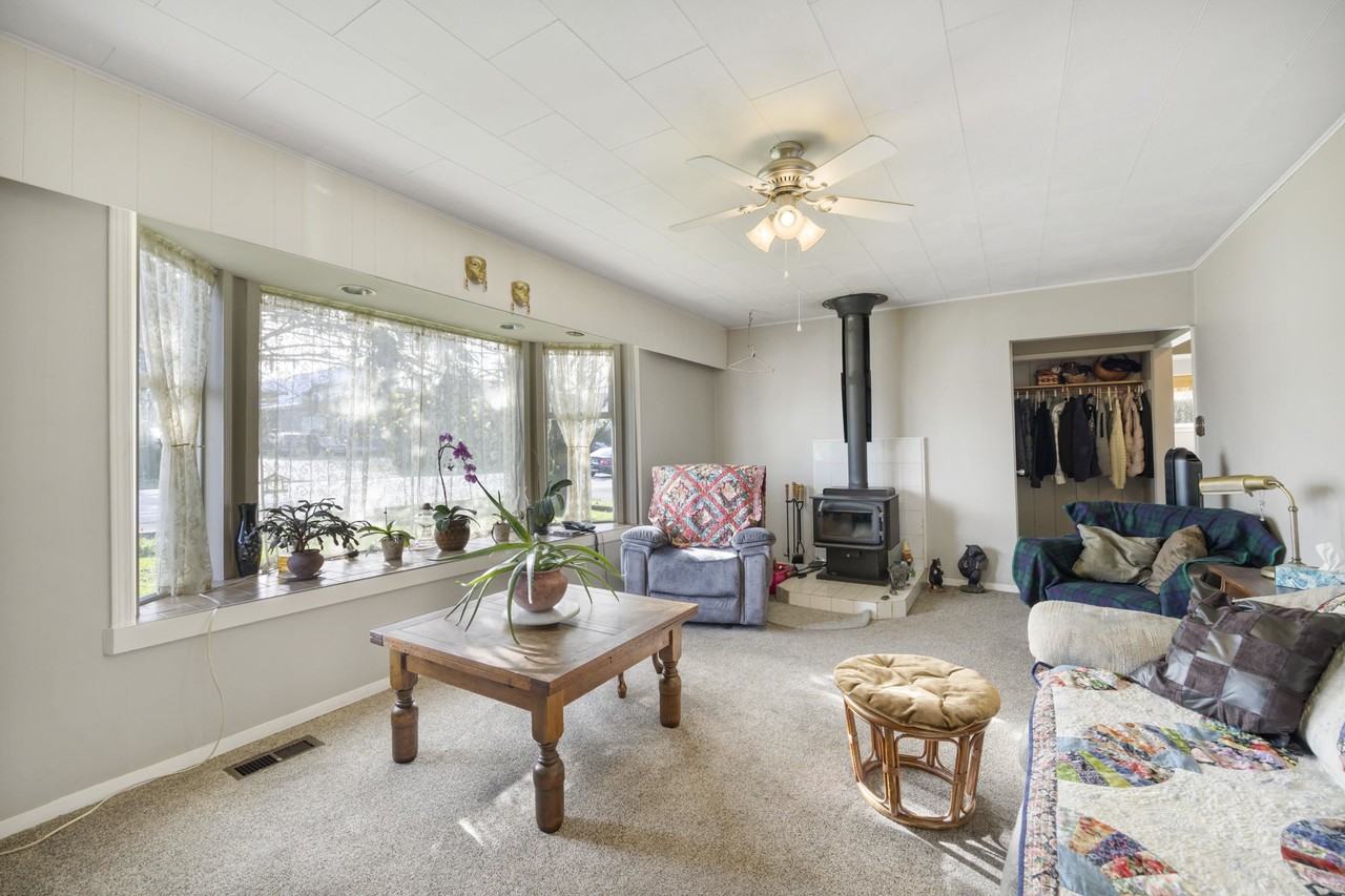 8555 Broadway - Photo 3 of 13