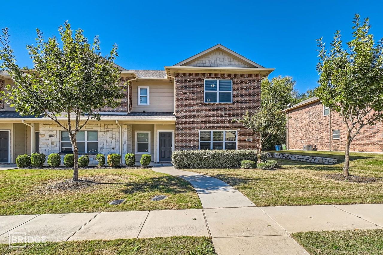 1412 Lake Crest Ln - Photo 2 of 25