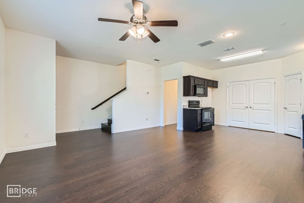 1412 Lake Crest Ln - Photo 4 of 25