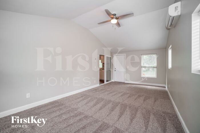 3103 Valleywood Dr - Photo 3 of 16