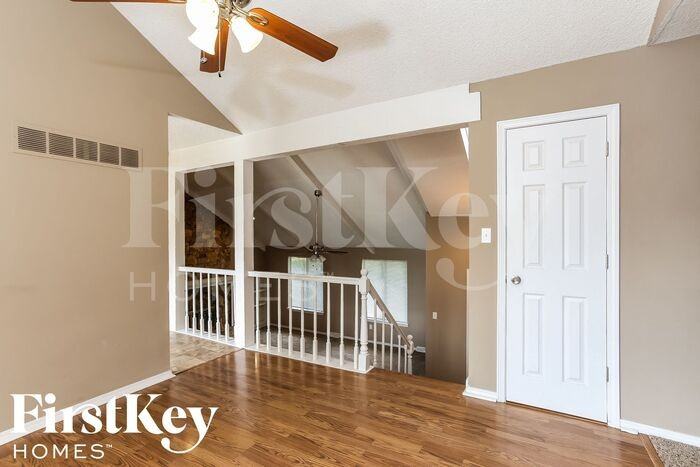 1617 Se Brome Cir - Photo 2 of 15