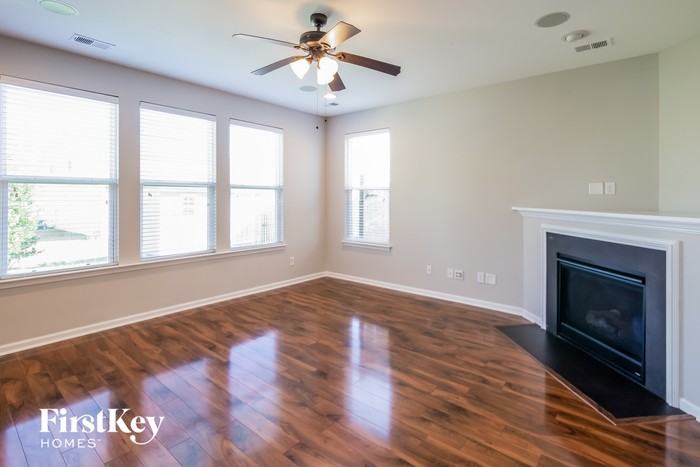 302 Oglethorpe Cir - Photo 3 of 15