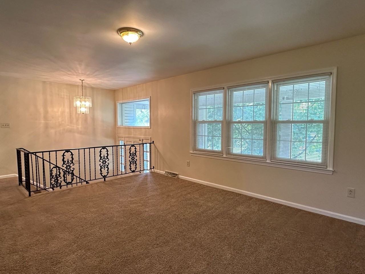 3486 Ormond Cir - Photo 4 of 40