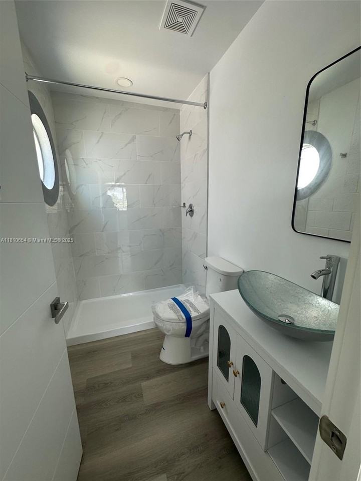 3300 Nw 19th Ave #NA - Photo 4 of 10