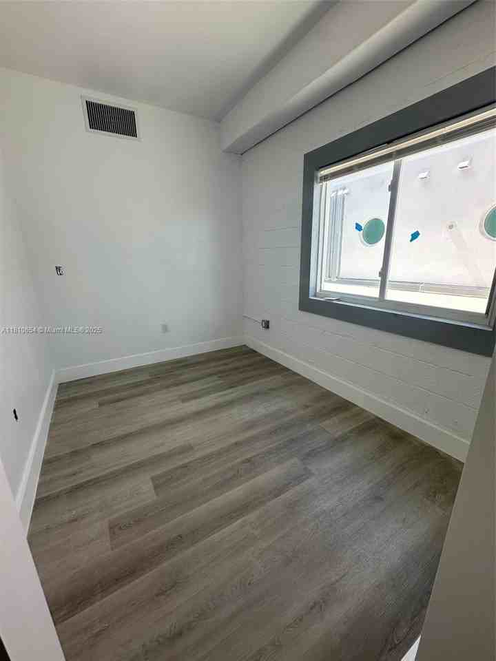 3300 Nw 19th Ave #NA - Photo 5 of 10