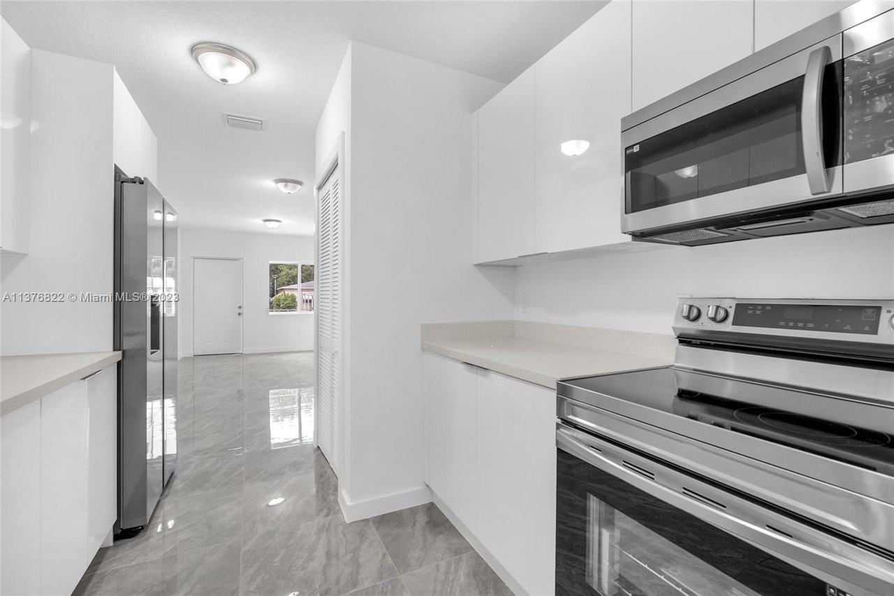 2448 Nw 42nd St #NA - Photo 2 of 11