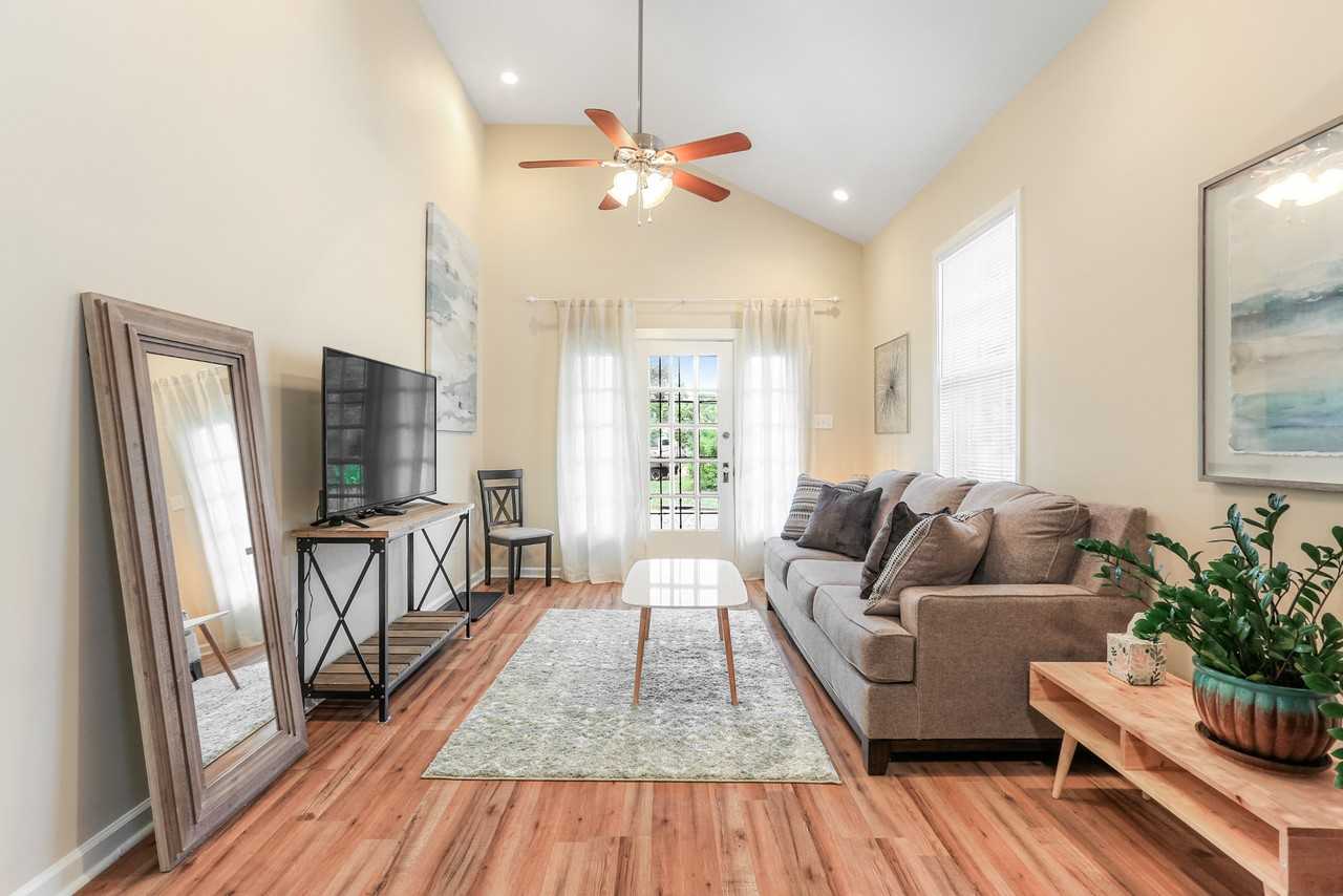 2687 Jonquil St #2685 - Photo 2 of 10