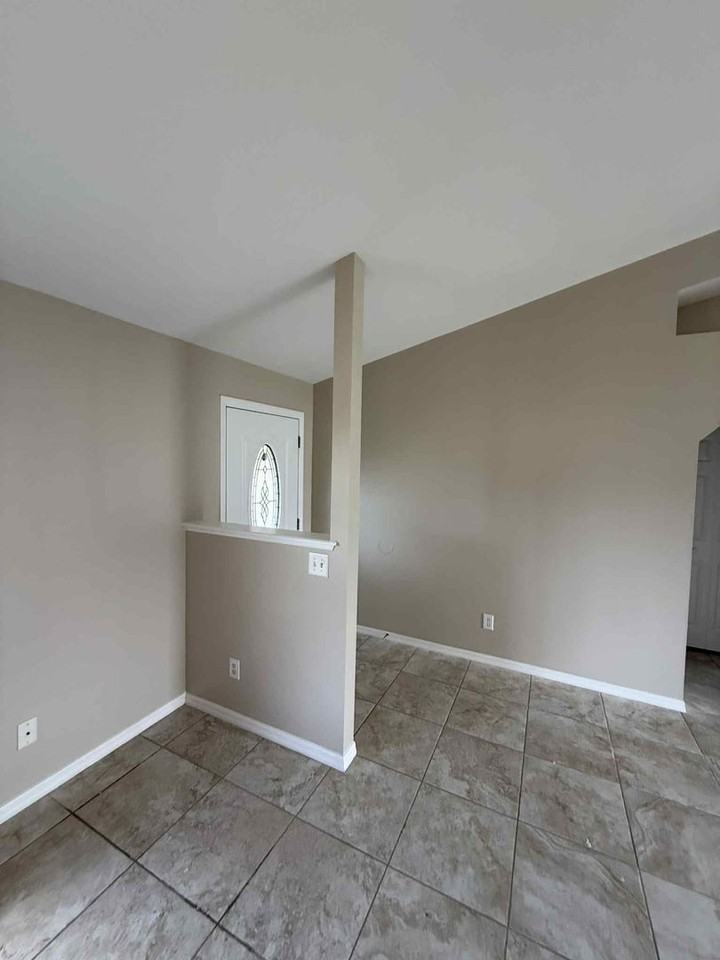 17 Hemlock Radial Ct - Photo 5 of 19