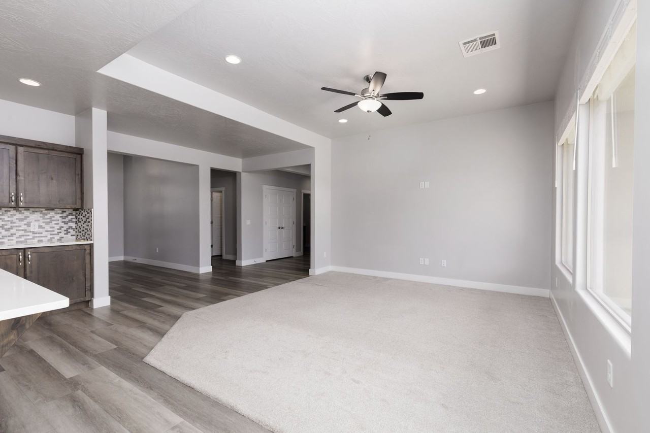 6118 S Salix Way - Photo 4 of 29