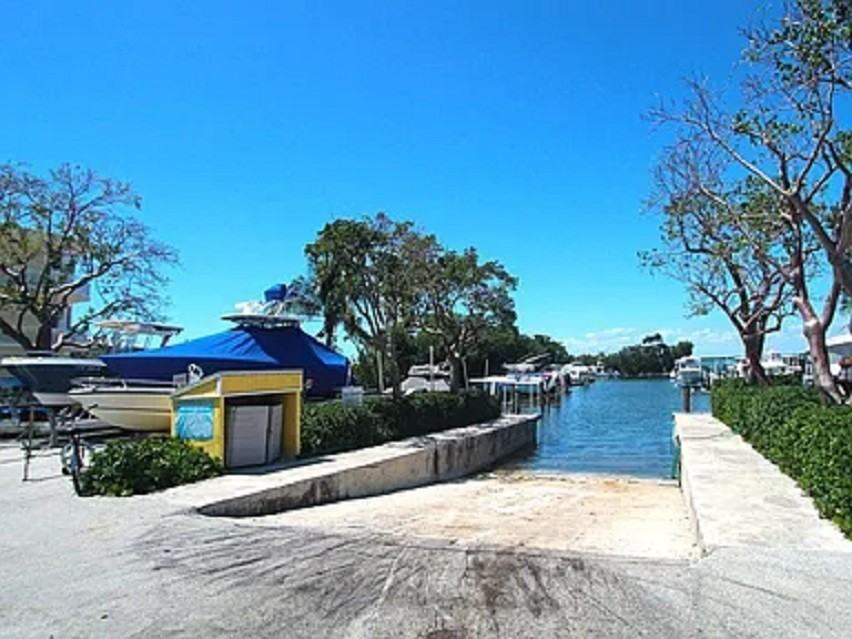 98442 Windward Ave #98442 - Photo 2 of 50