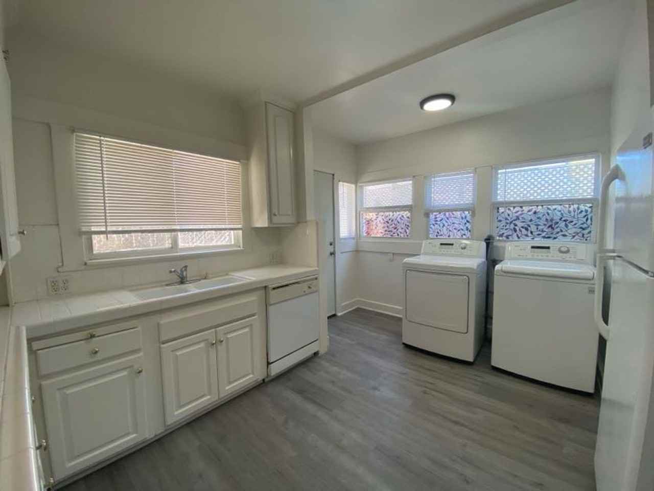 1620 S Centre St - Photo 3 of 32