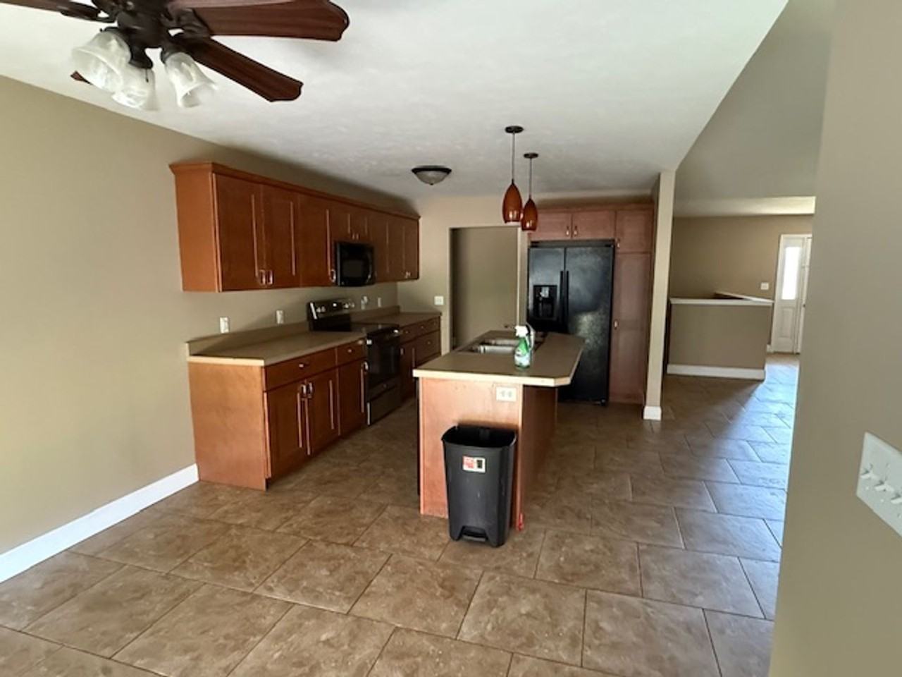 417 Dalhlia Dr - Photo 2 of 34