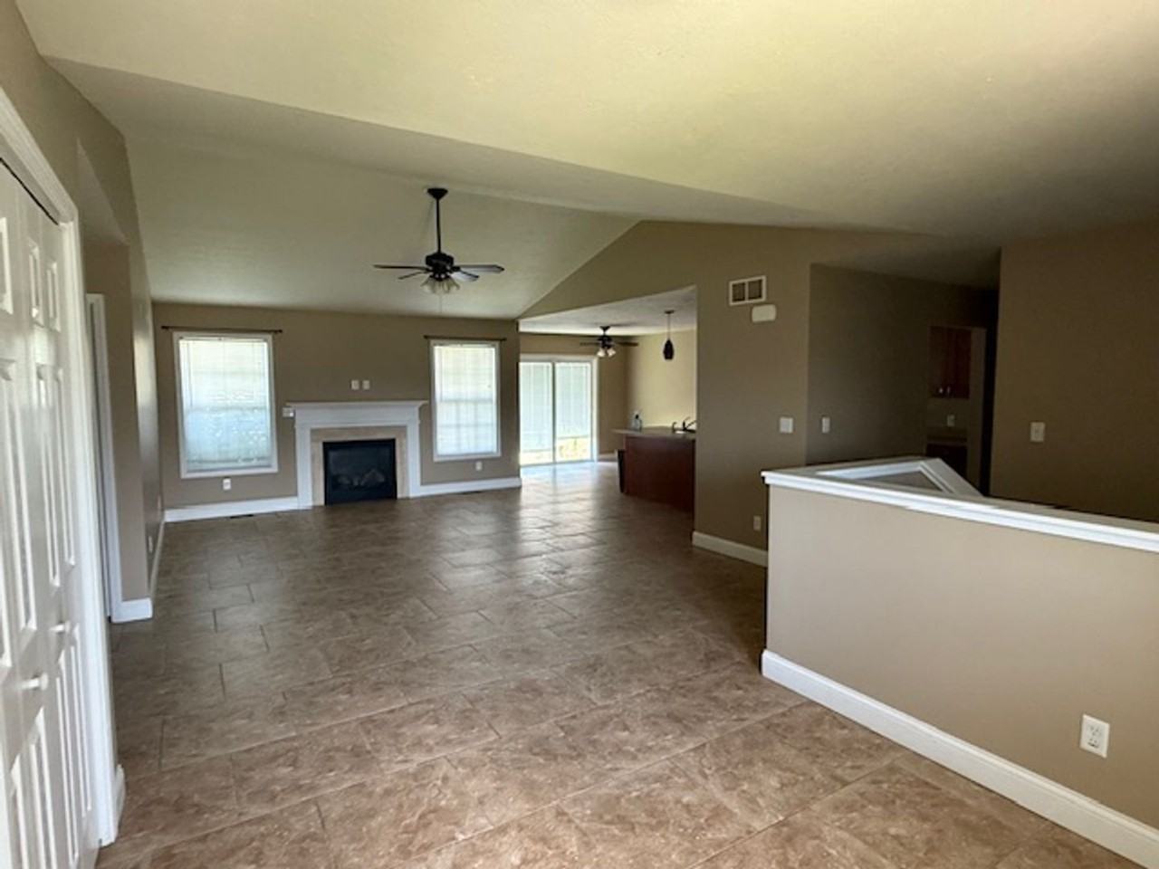 417 Dalhlia Dr - Photo 5 of 34