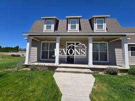 featured image of 221 4th Ave