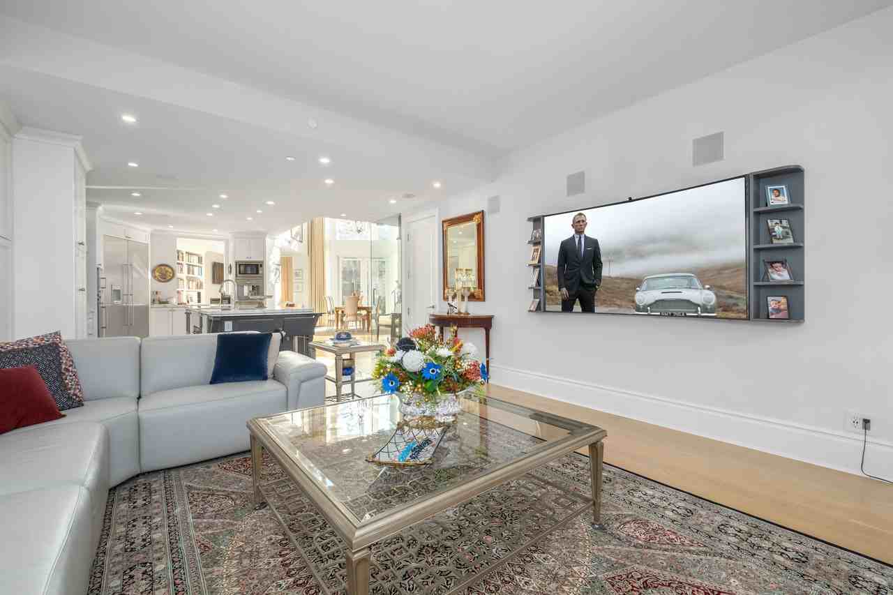 1258 Richards Street - Photo 6 of 33