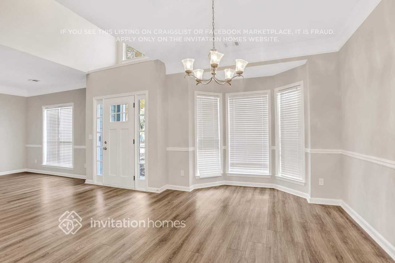 1521 Green Oak Cir - Photo 2 of 23