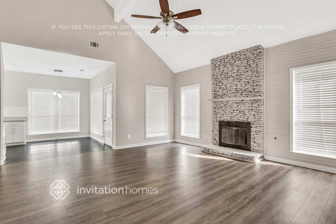 1521 Green Oak Cir - Photo 4 of 23