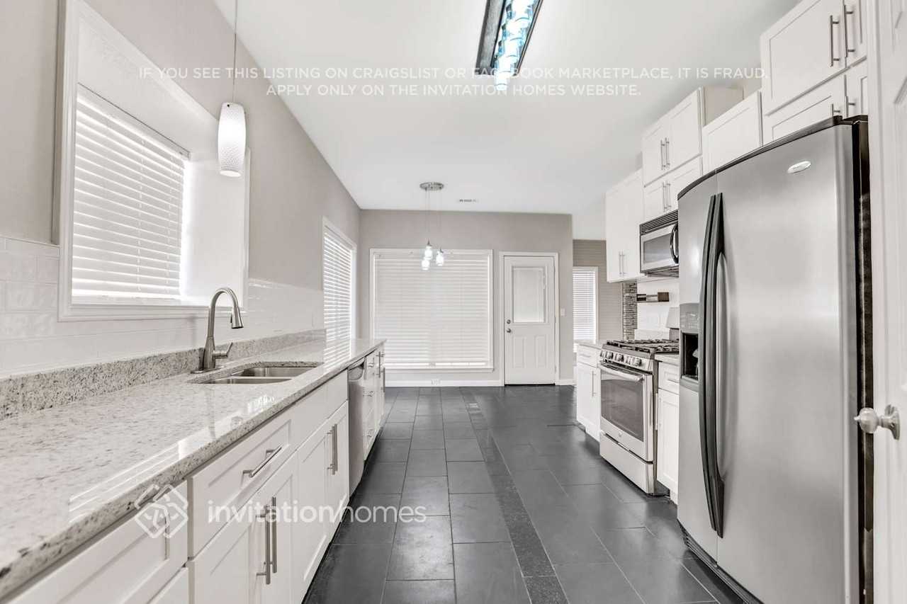 1521 Green Oak Cir - Photo 7 of 23